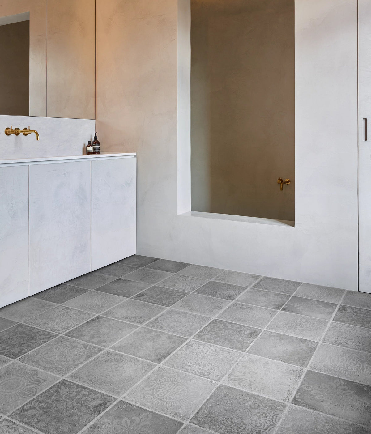 Sfeerbeeld COREtec Essentials Tile++ Series Rabat 94 - Tegel 120 x 30 cm - Click PVC