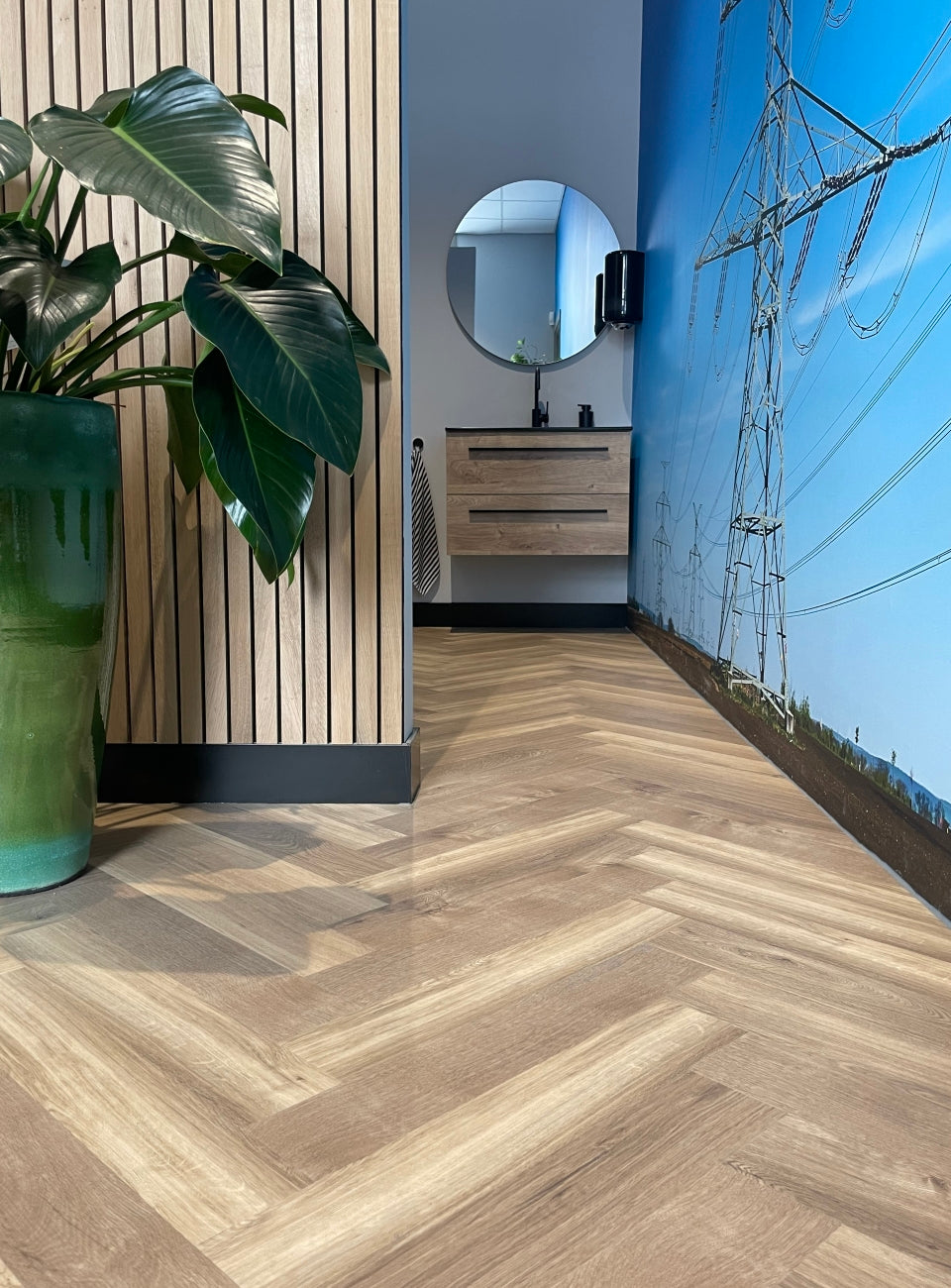 mFLOR 40815 Parva Broad Leaf Warm Sycamore | Visgraat PVC | Dryback | sfeerbeeld 2