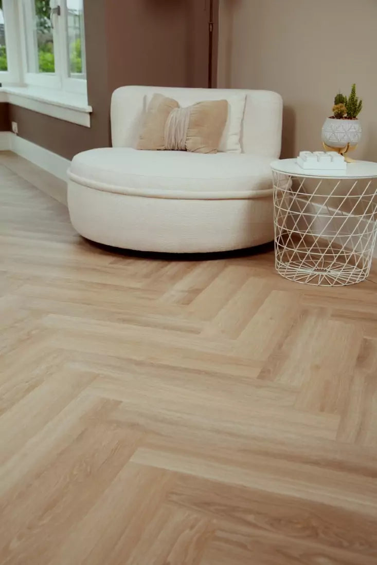 Staal van mFLOR Parva River Oak 41925 XL Visgraat Douro | Dryback lijm PVC