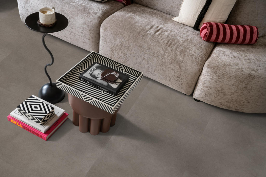 Ambiant Baroso Taupe | Tegel 60 x 60  Plak PVC dryback