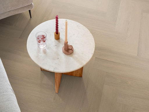 Sfeerbeeld Ambiant Spigato Viranto Warm beige | Visgraat Lijm PVC