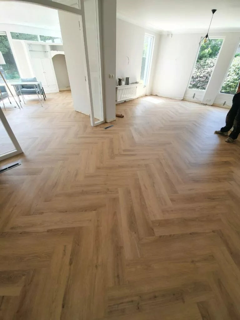 Sense 905 VLN Walvisgraat PVC | Island Light Oak | Dryback | sfeerbeeld 2