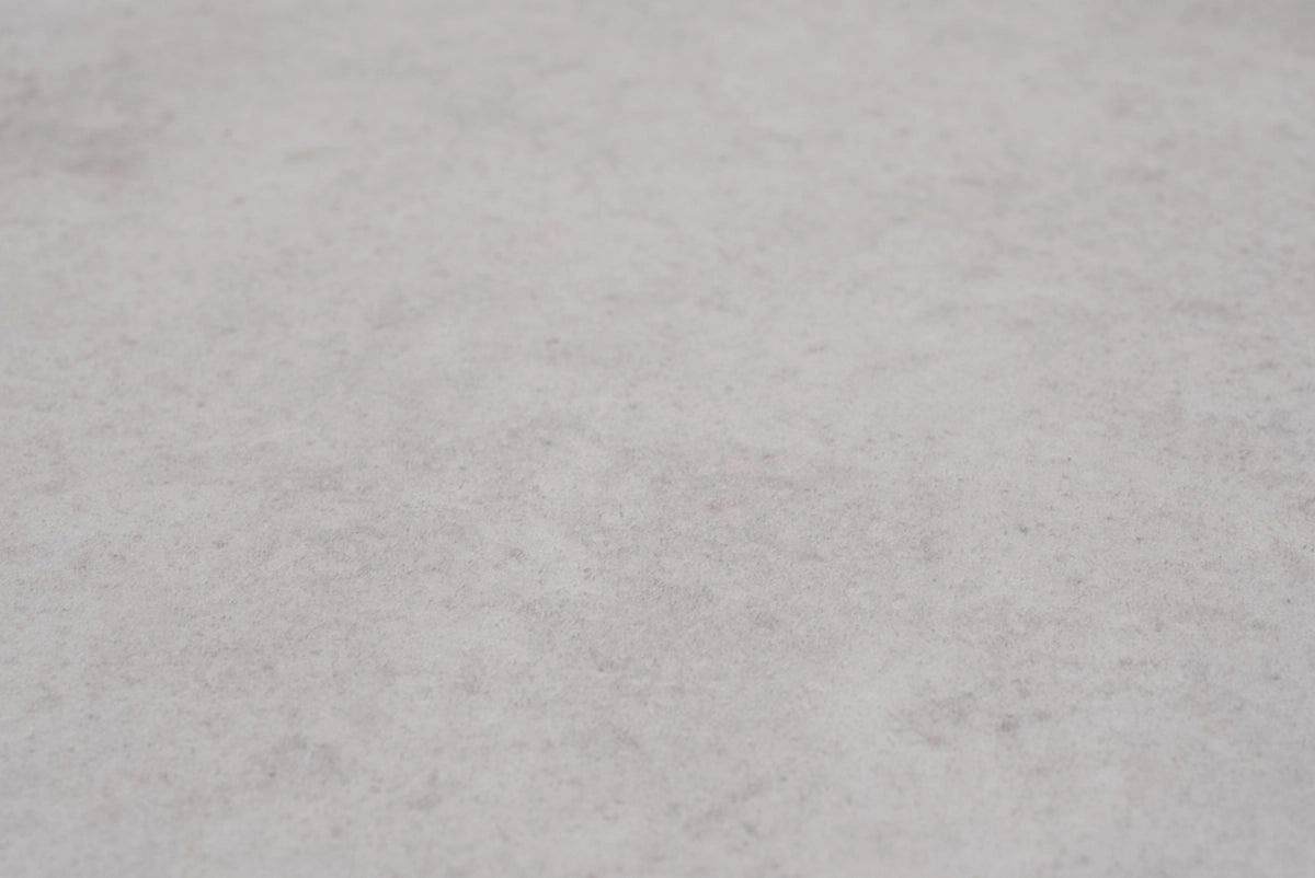 Sfeerbeeld Floer Betonlook Lichtgrijs - Tegel Dryback Plak PVC