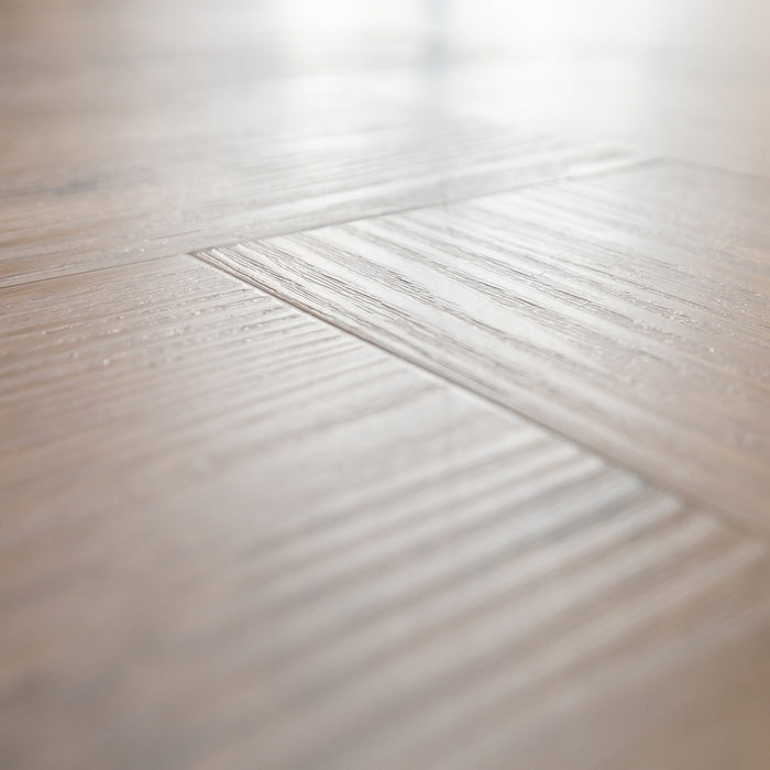 mFLOR 40822 Parva Broad Leaf Pure Sycamore | Visgraat PVC | Dryback
