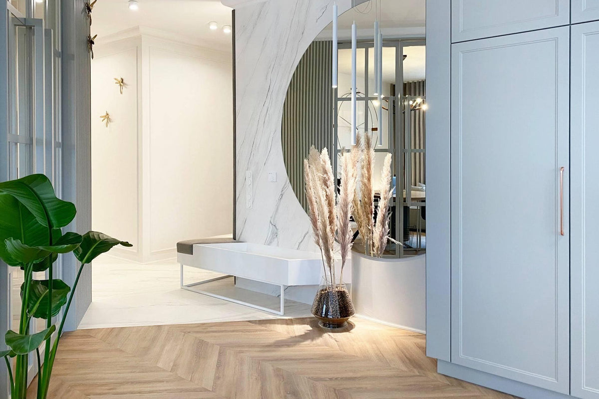 mFLOR 42214 Parva Oak Chevron Piedmont | Hongaarse punt | Dryback Plak PVC | sfeerbeeld 1