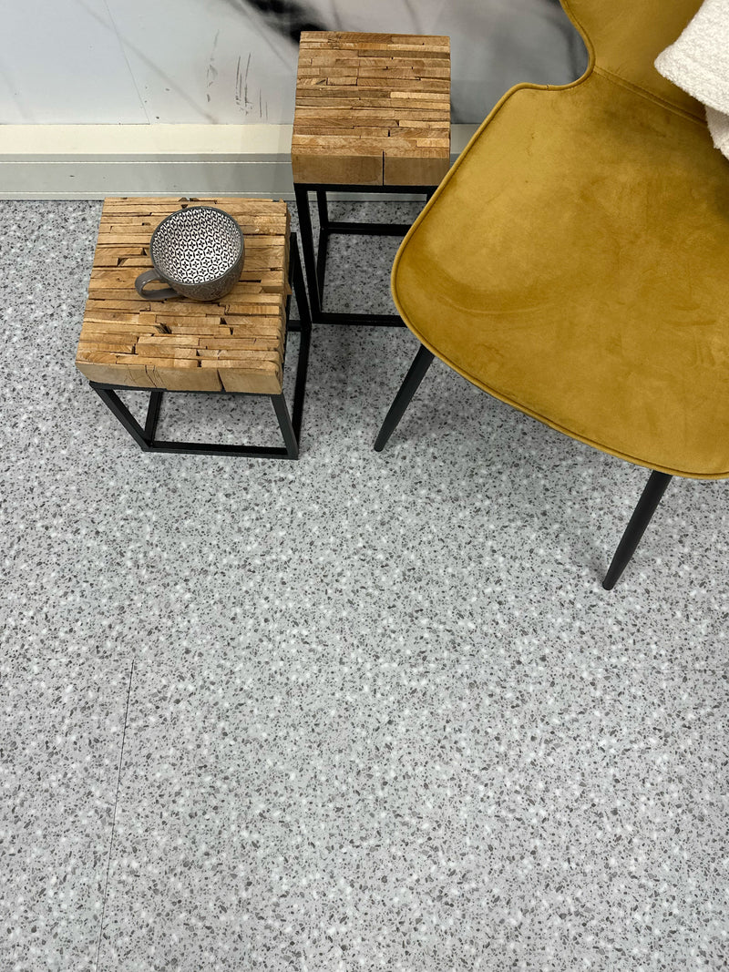 Staal van TFD Terrazzo White | Tegel 90x90 | Plak PVC Dryback