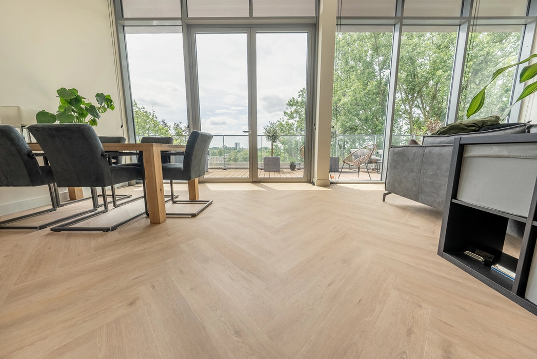 Floer Gaia Grijsbeige - Walvisgraat Dryback Plak PVC