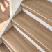 hickory masonic natuur traprenovatie, dichte trap met witte stootborden, detail schuin van boven