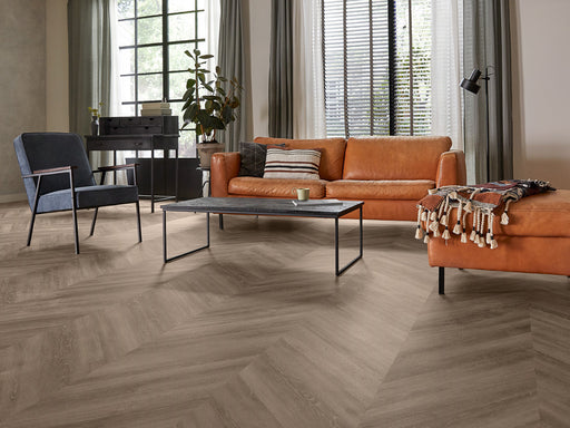 mFLOR 42213 Parva Oak Chevron Calabria | Hongaarse punt | Dryback Plak PVC